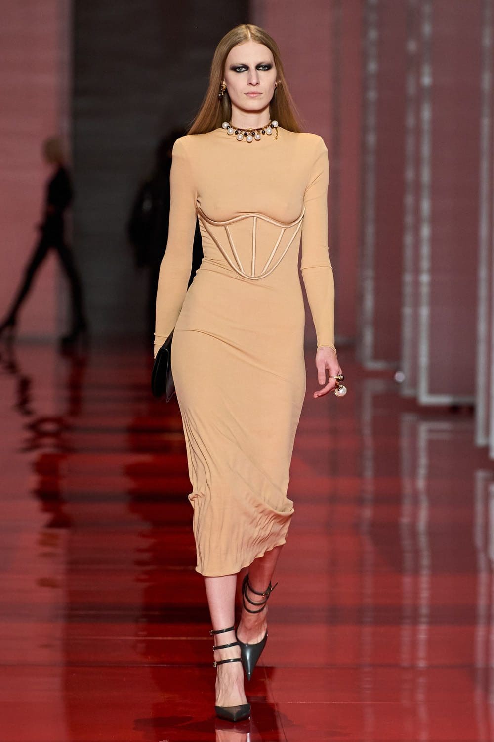 Versace Outono Inverno 2022-2023 Milão Runway revista