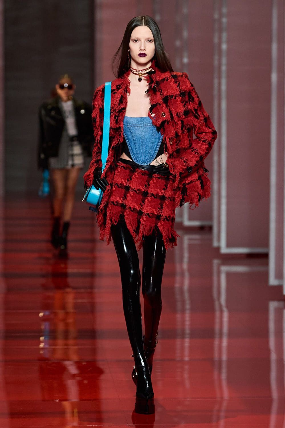 Versace Outono Inverno 2022-2023 Milão Runway revista