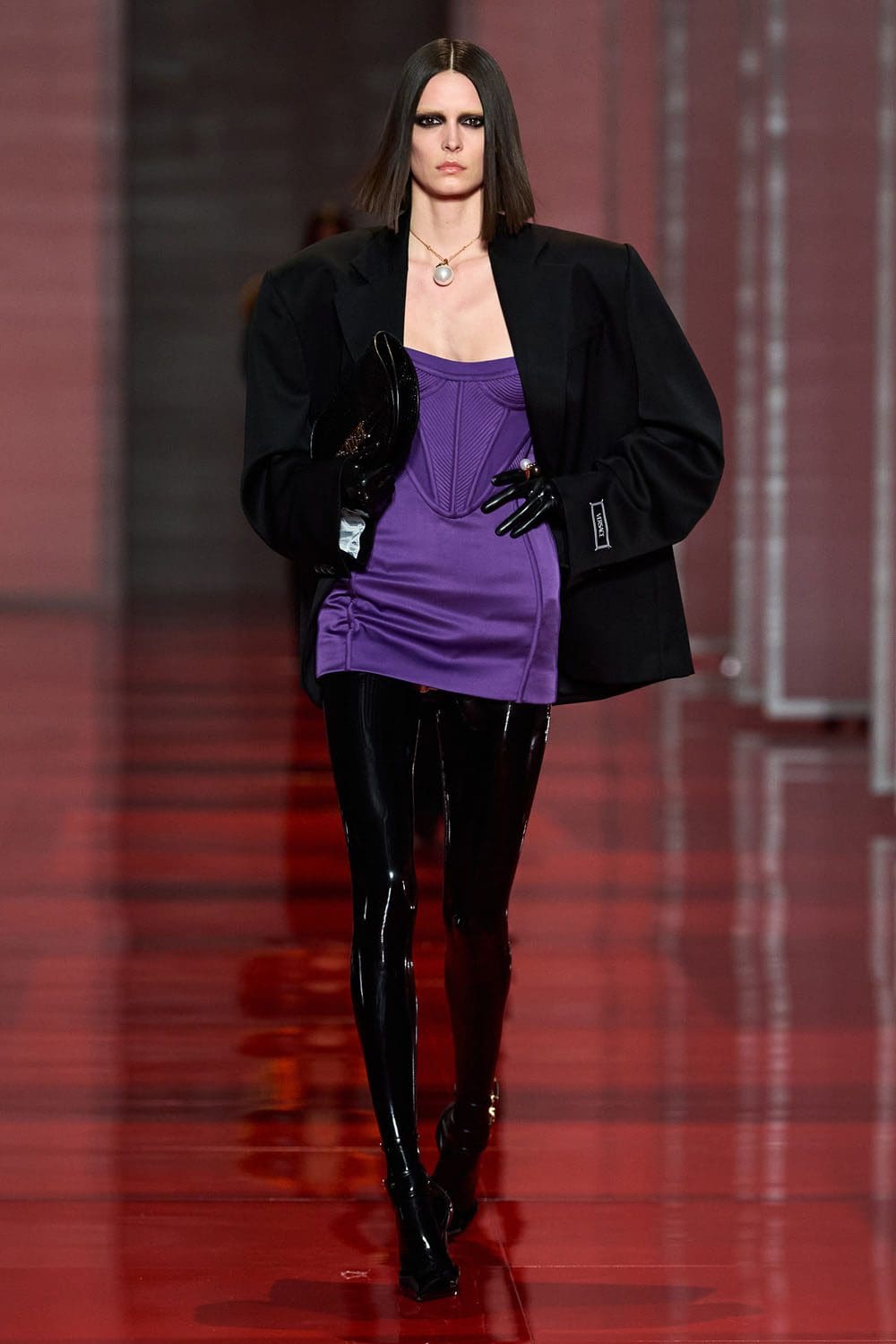 Versace Outono Inverno 2022-2023 Milão Runway revista