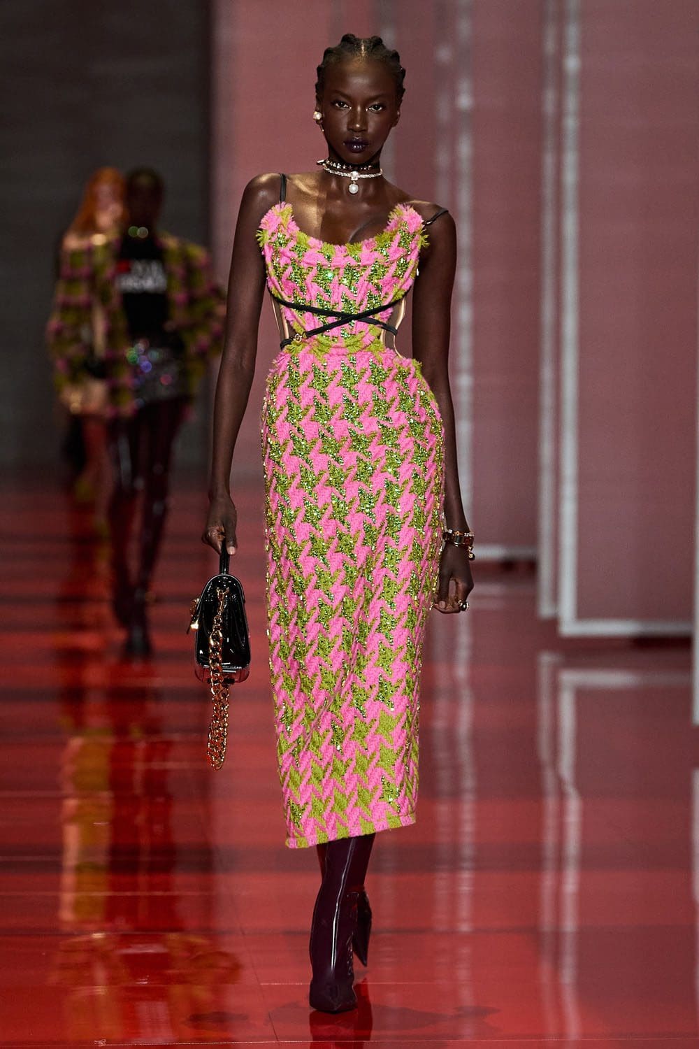 Versace Outono Inverno 2022-2023 Milão Runway revista
