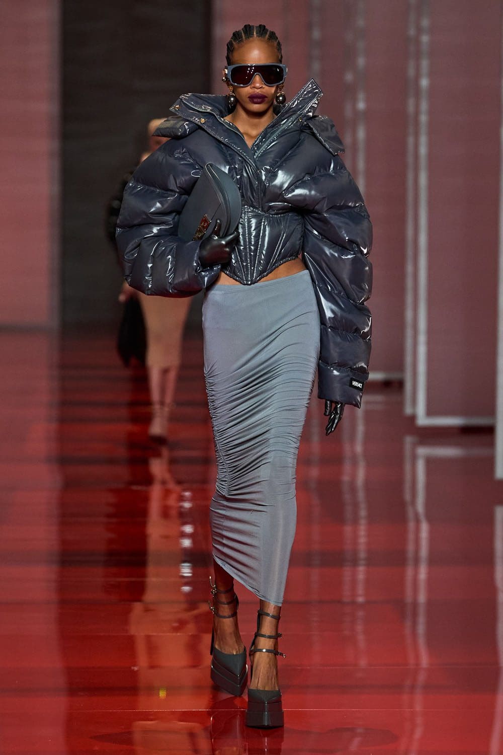 Versace Outono Inverno 2022-2023 Milão Runway revista