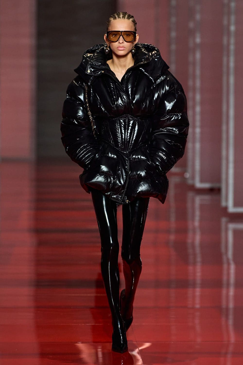 Versace Outono Inverno 2022-2023 Milão Runway revista