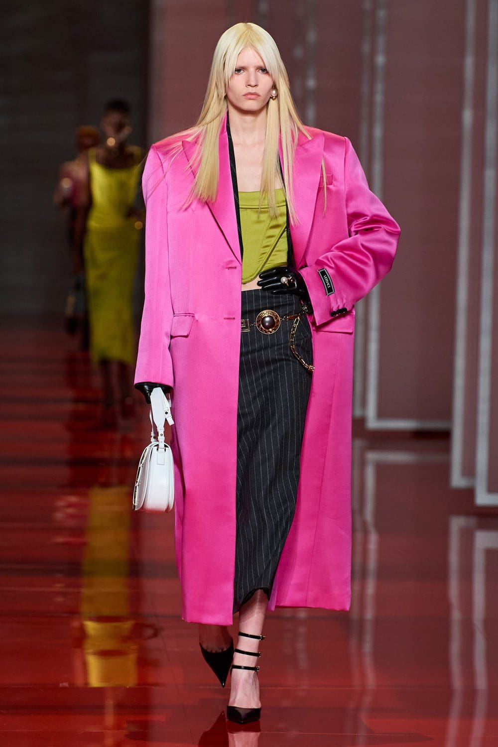 Versace Outono Inverno 2022-2023 Milão Runway revista