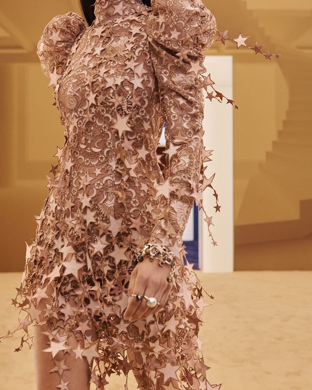 Zimmermann Automne Hiver 2022-2023 Détails Close Up par RUNWAY MAGAZINE