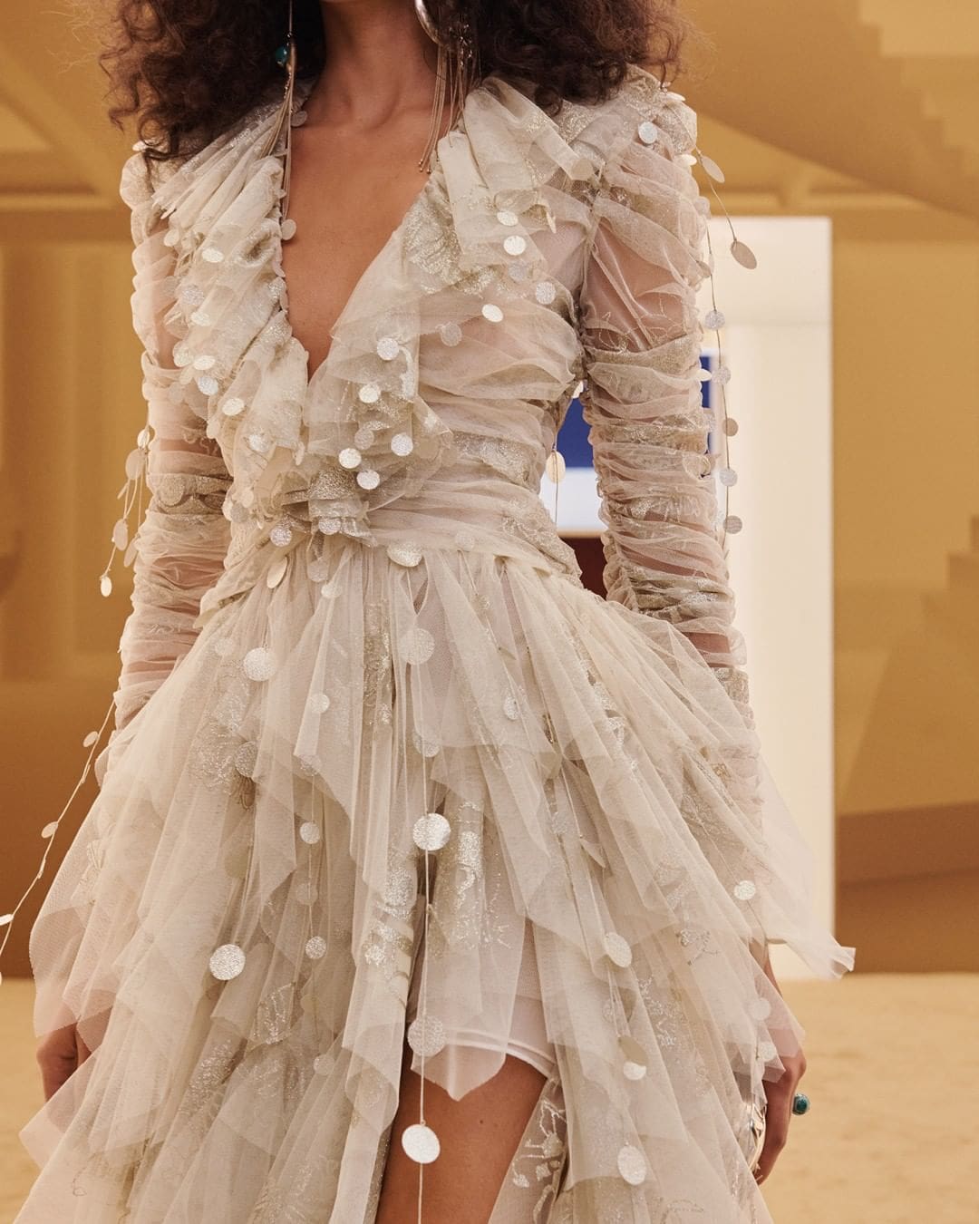 Zimmermann Automne Hiver 2022-2023 Détails Close Up par RUNWAY MAGAZINE
