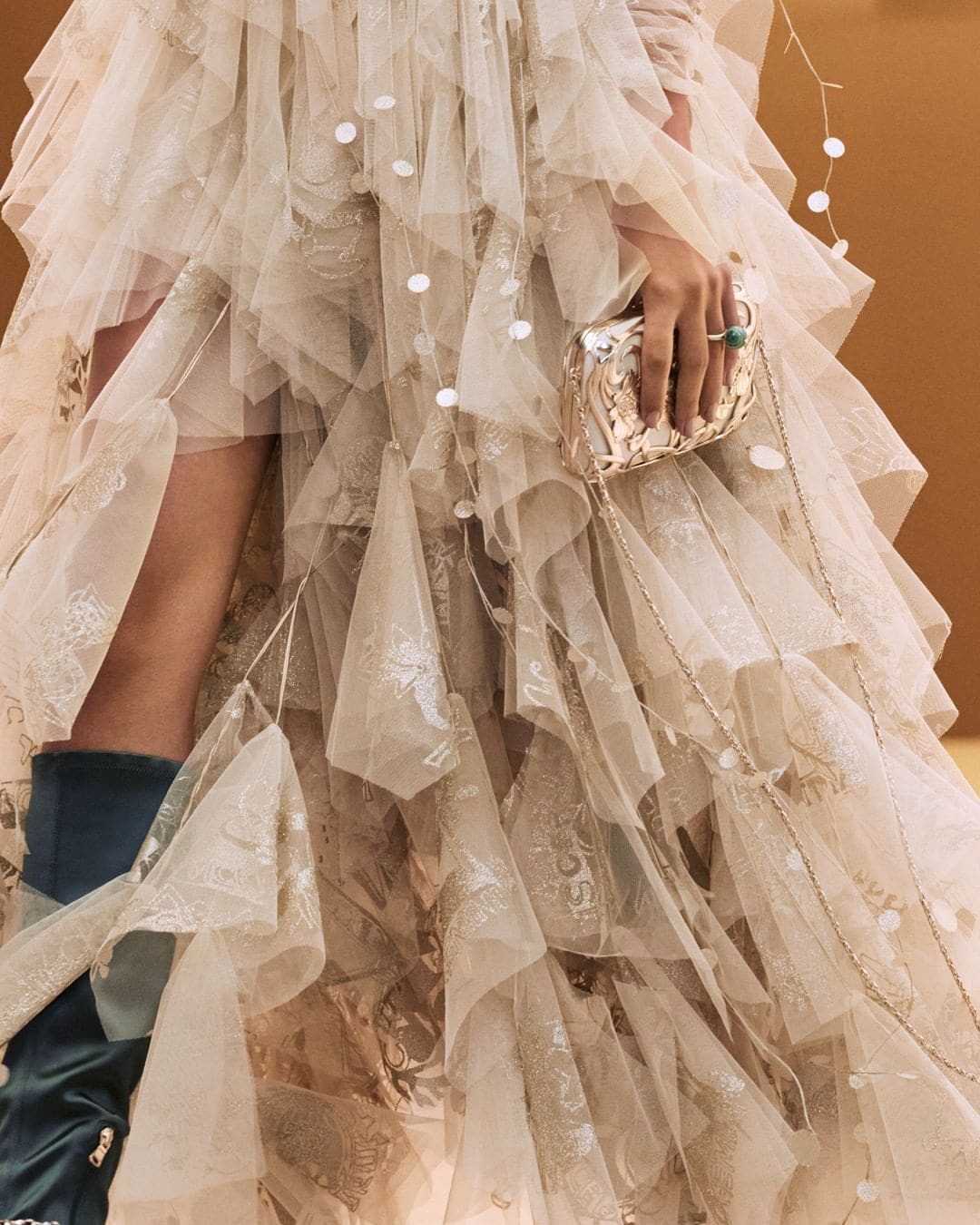 Zimmermann Automne Hiver 2022-2023 Détails Close Up par RUNWAY MAGAZINE