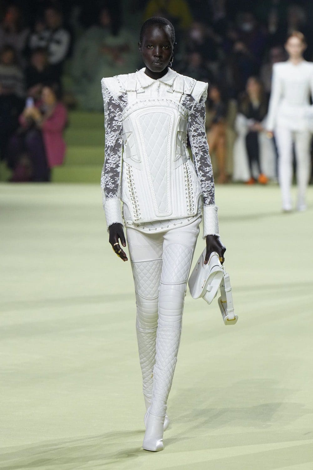 Balmain Automne Hiver 2022-2023 Paris Runway Magazine