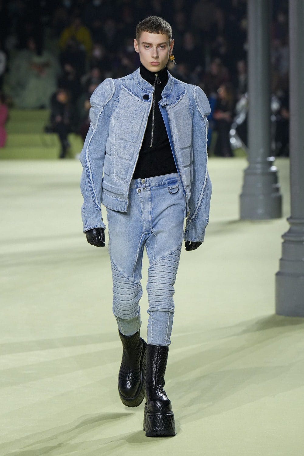 Balmain Automne Hiver 2022-2023 Paris Runway Magazine