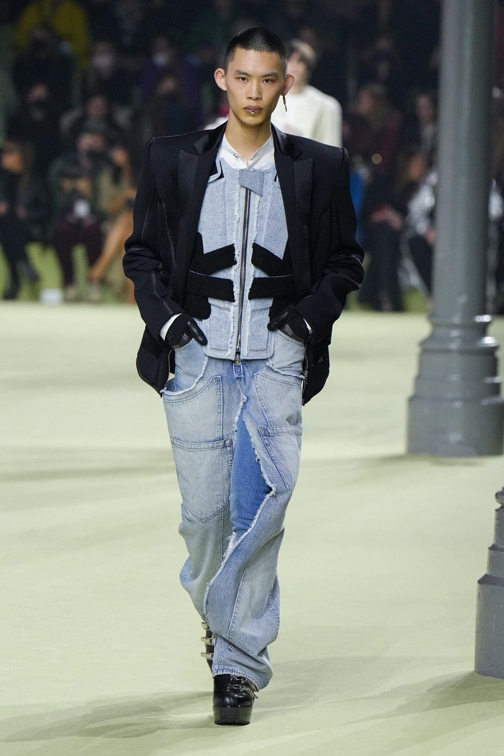 Balmain Automne Hiver 2022-2023 Paris Runway Magazine