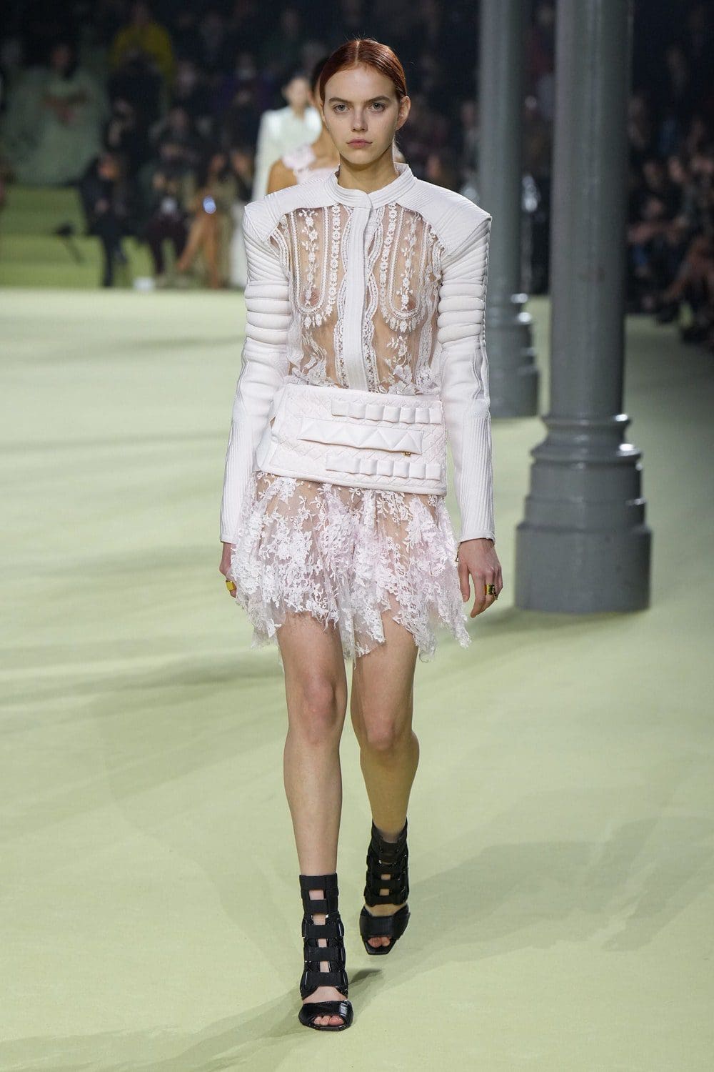 Balmain Automne Hiver 2022-2023 Paris Runway Magazine