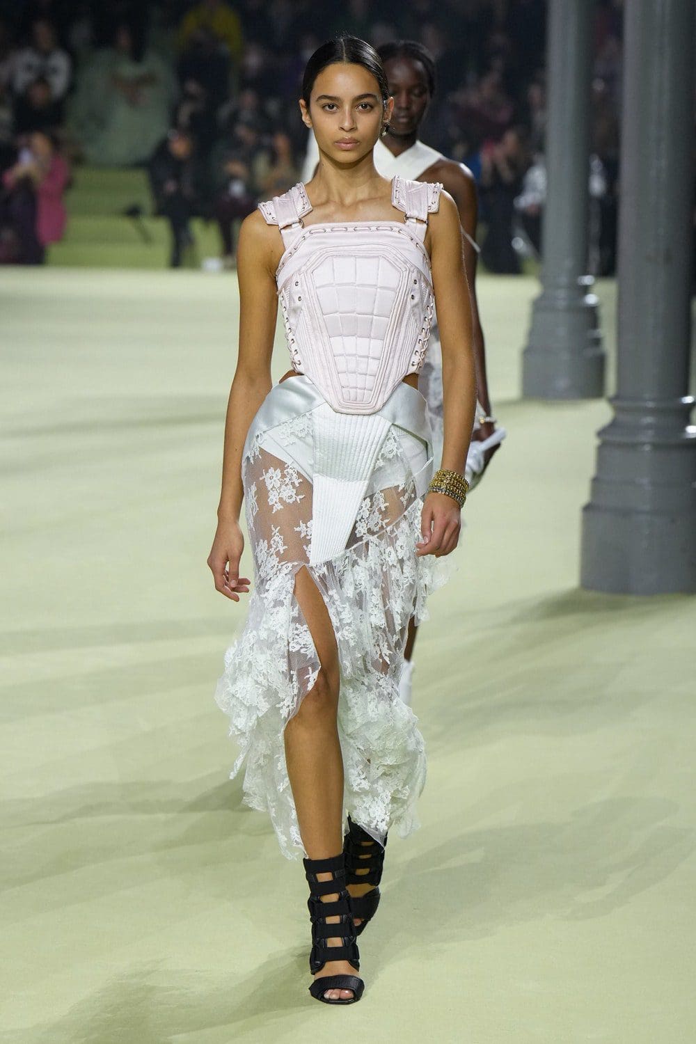 Balmain Automne Hiver 2022-2023 Paris Runway Magazine