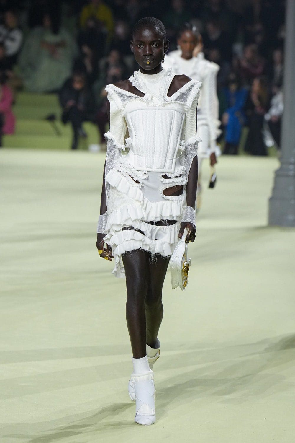 Balmain Automne Hiver 2022-2023 Paris Runway Magazine