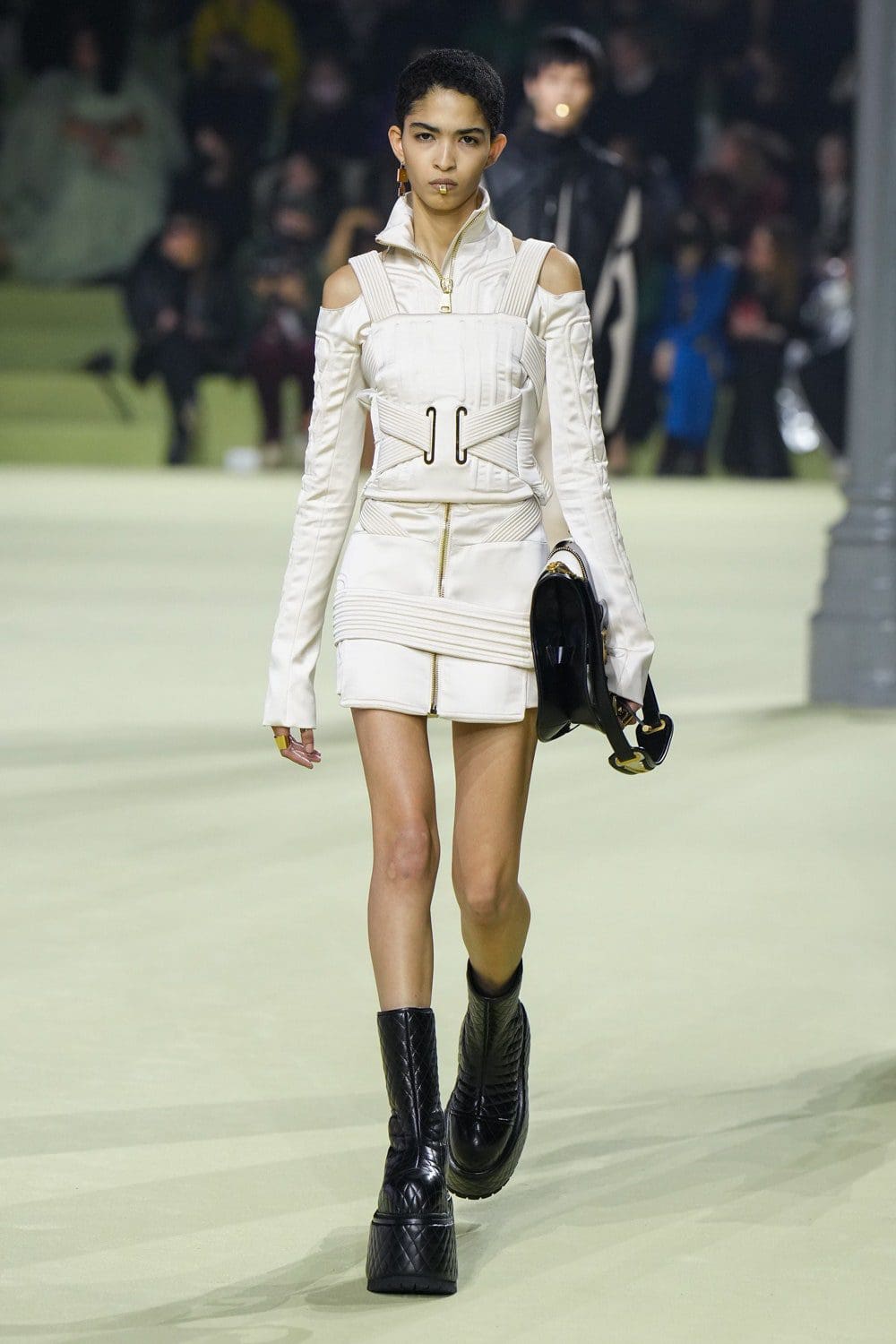 Balmain Automne Hiver 2022-2023 Paris Runway Magazine