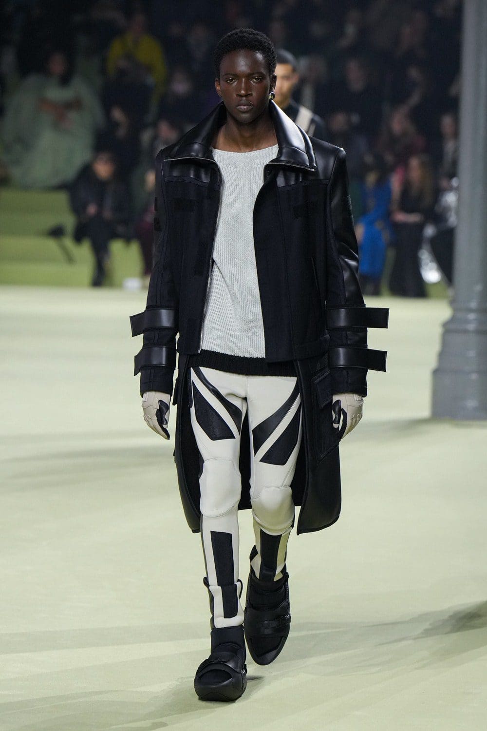Balmain Automne Hiver 2022-2023 Paris Runway Magazine