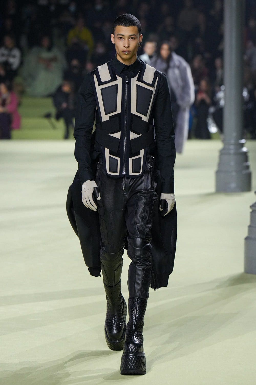 Balmain Automne Hiver 2022-2023 Paris Runway Magazine