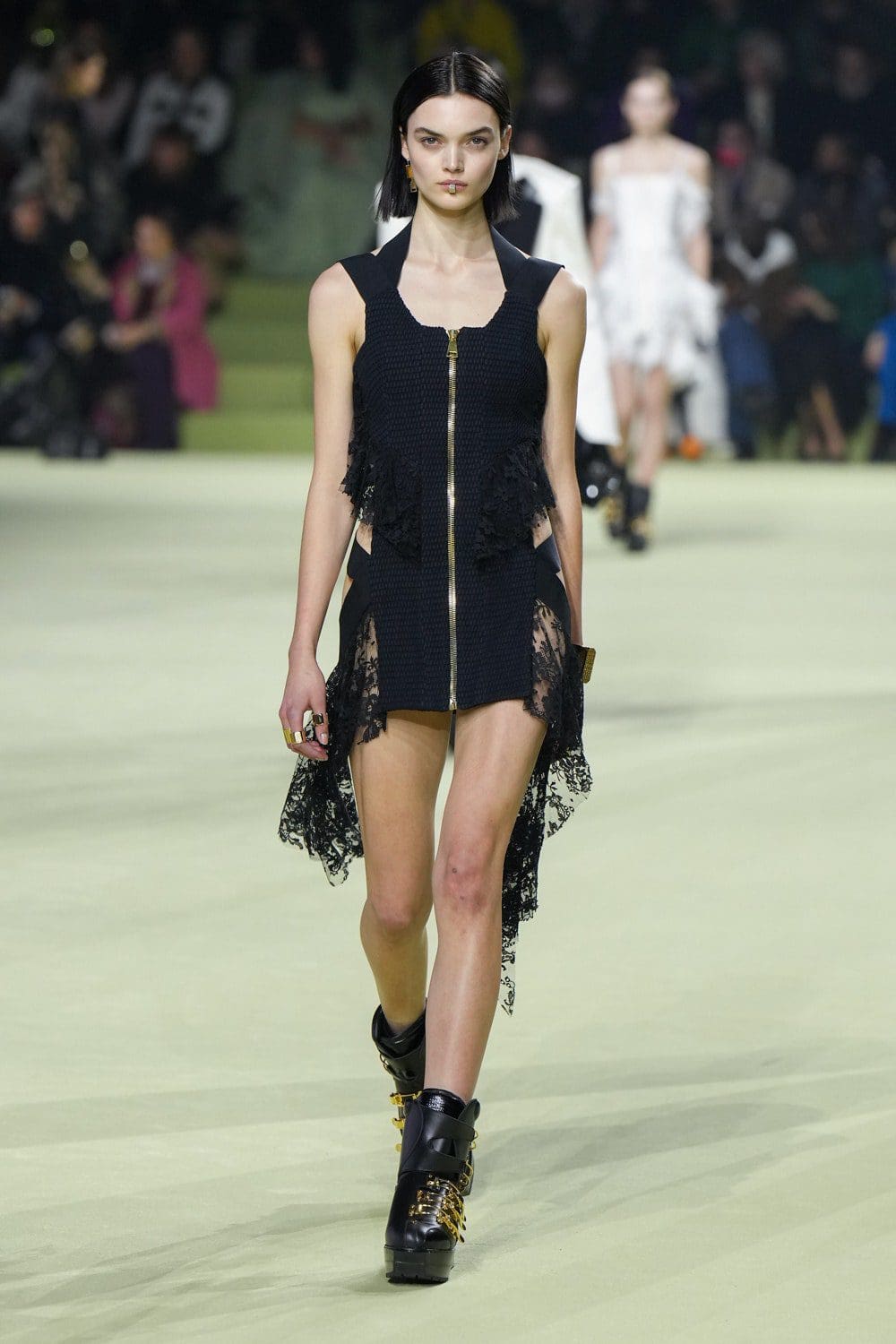 Balmain Automne Hiver 2022-2023 Paris Runway Magazine