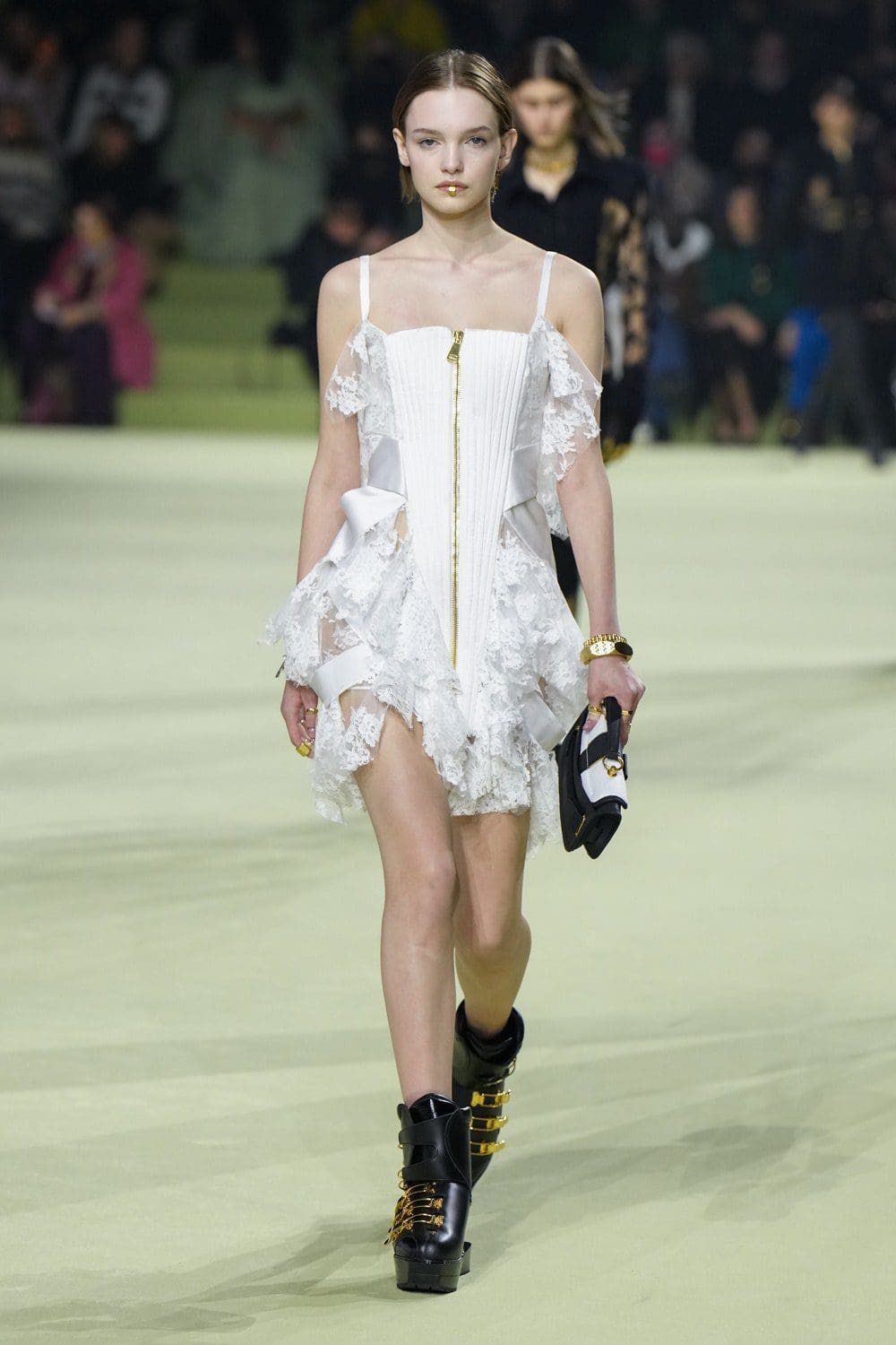 Balmain Automne Hiver 2022-2023 Paris Runway Magazine