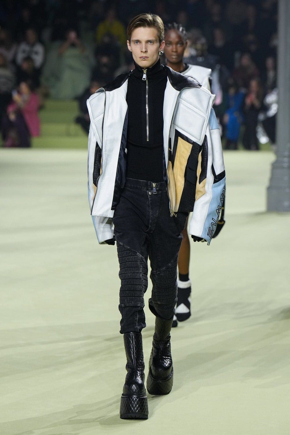 Balmain Automne Hiver 2022-2023 Paris Runway Magazine