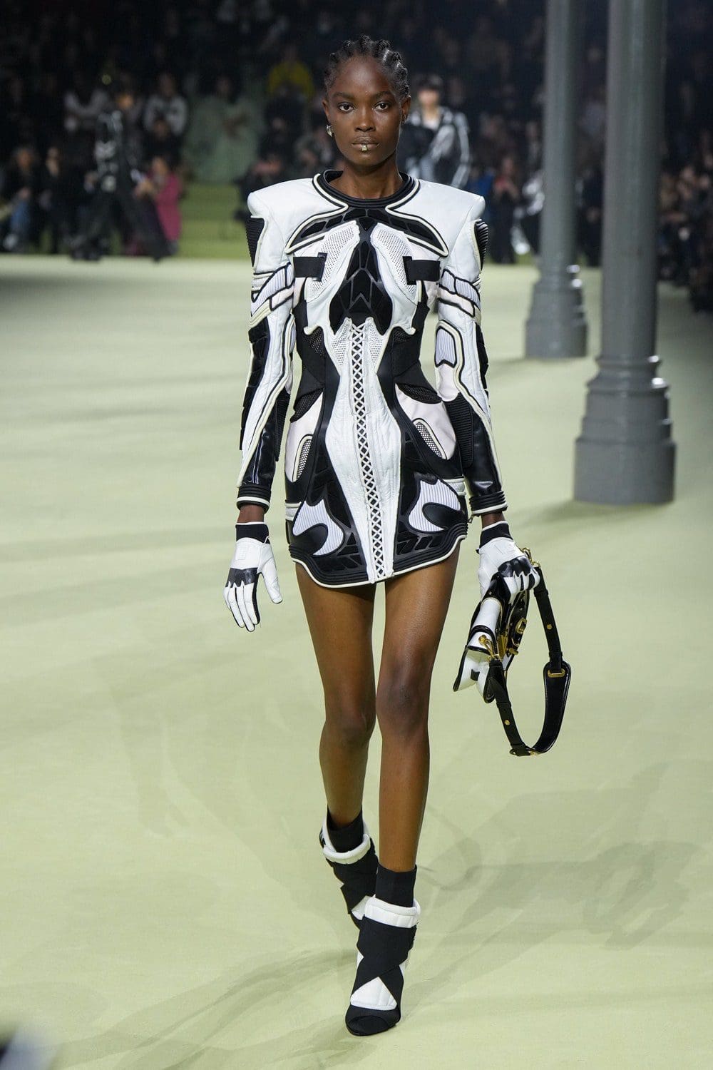 Balmain Automne Hiver 2022-2023 Paris Runway Magazine