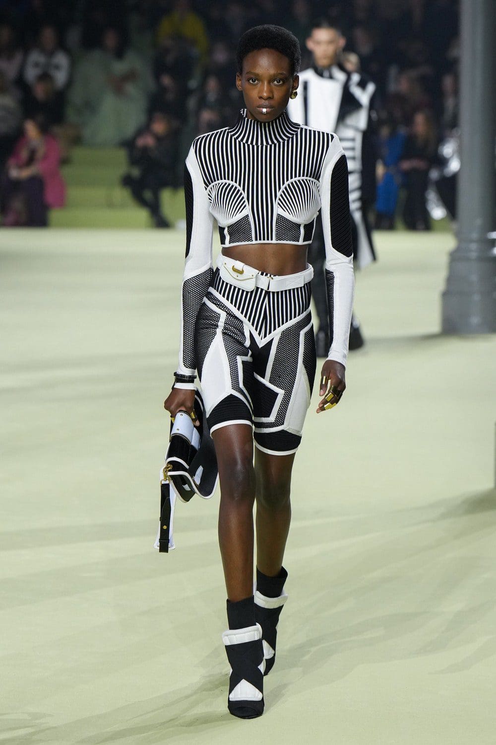Balmain Automne Hiver 2022-2023 Paris Runway Magazine