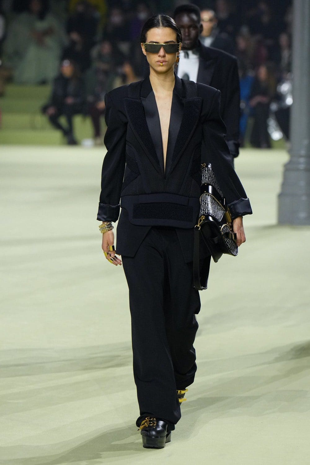 Balmain Automne Hiver 2022-2023 Paris Runway Magazine