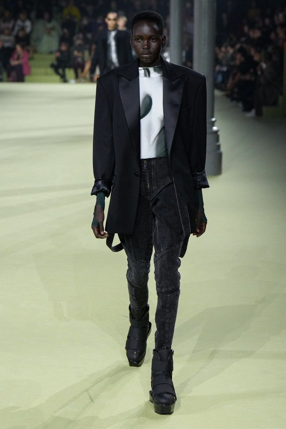 Balmain Automne Hiver 2022-2023 Paris Runway Magazine