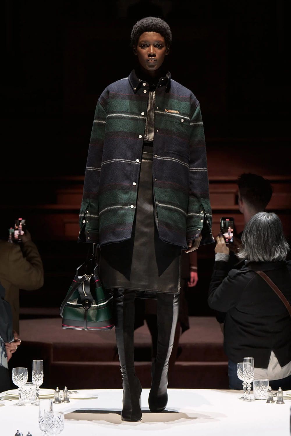 Burberry Autunno Inverno 2022-2023 Londra Runway Magazine