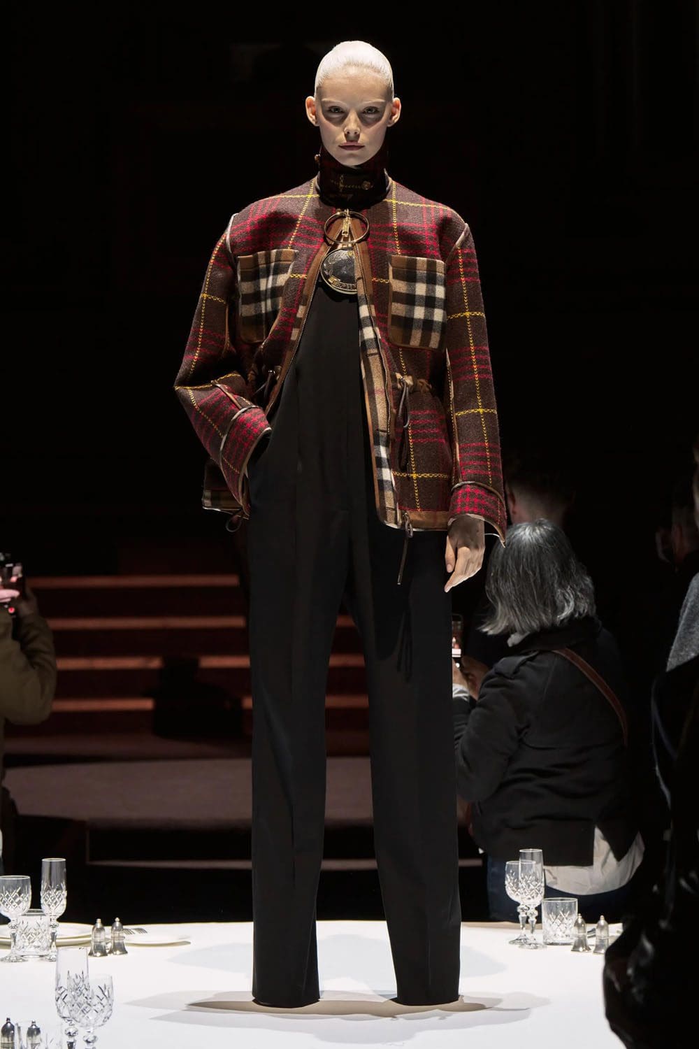 Burberry Autunno Inverno 2022-2023 Londra Runway Magazine