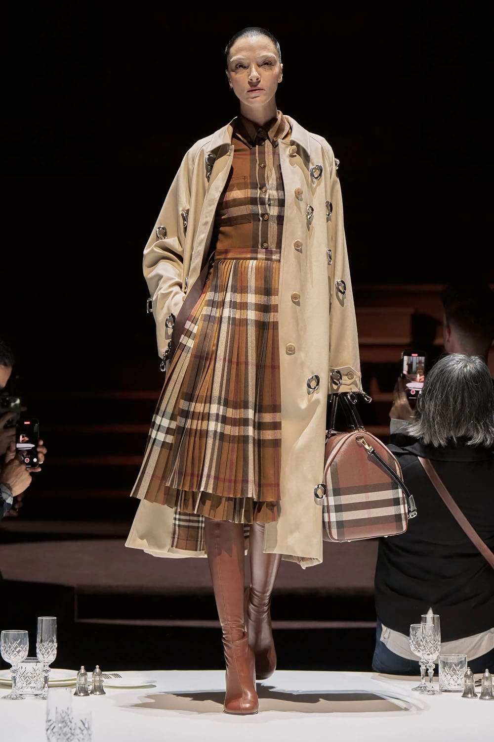Burberry Autunno Inverno 2022-2023 Londra Runway Magazine