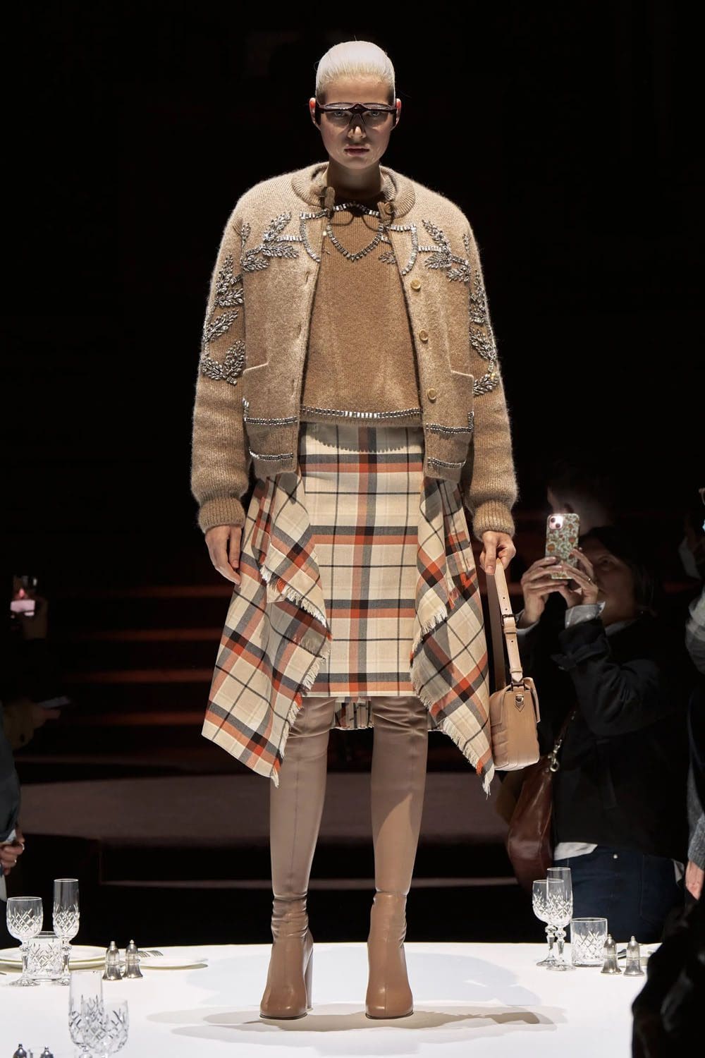 Burberry Autunno Inverno 2022-2023 Londra Runway Magazine