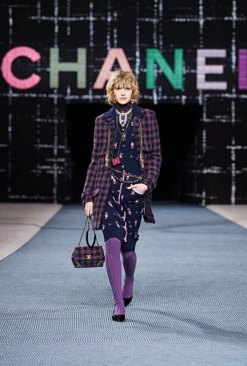 Chanel Autunno Inverno 2022-2023 Parigi Runway Magazine