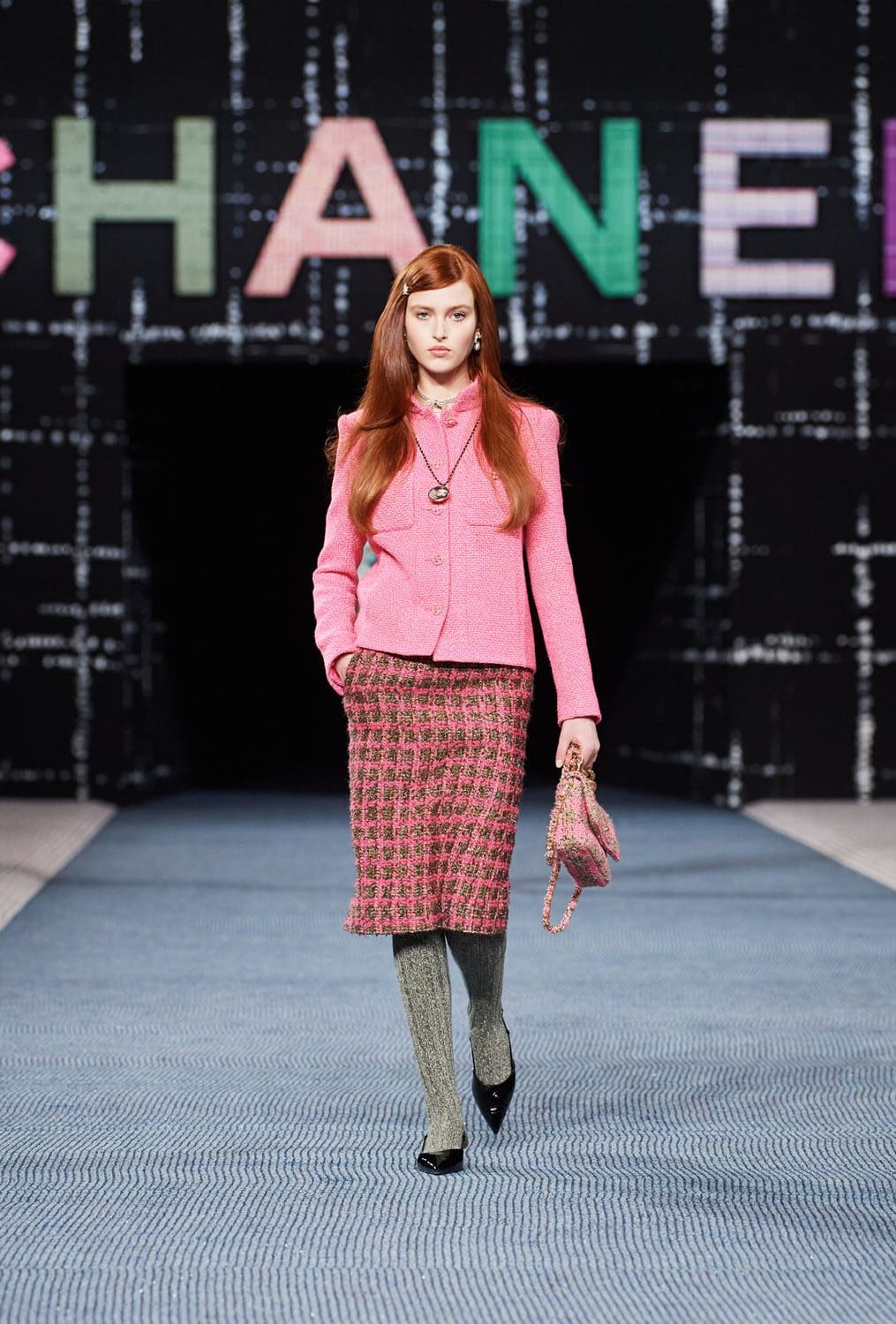 Chanel Autunno Inverno 2022-2023 Parigi Runway Magazine
