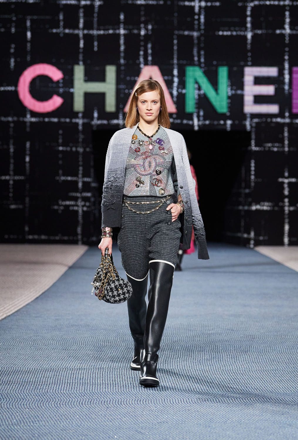 Chanel Autunno Inverno 2022-2023 Parigi Runway Magazine
