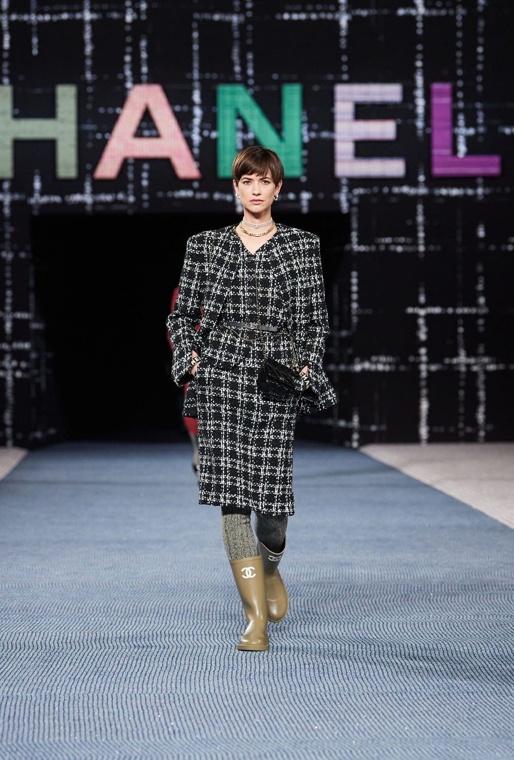 Chanel Autunno Inverno 2022-2023 Parigi Runway Magazine