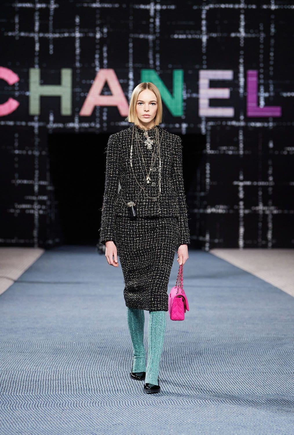 Chanel Autunno Inverno 2022-2023 Parigi Runway Magazine