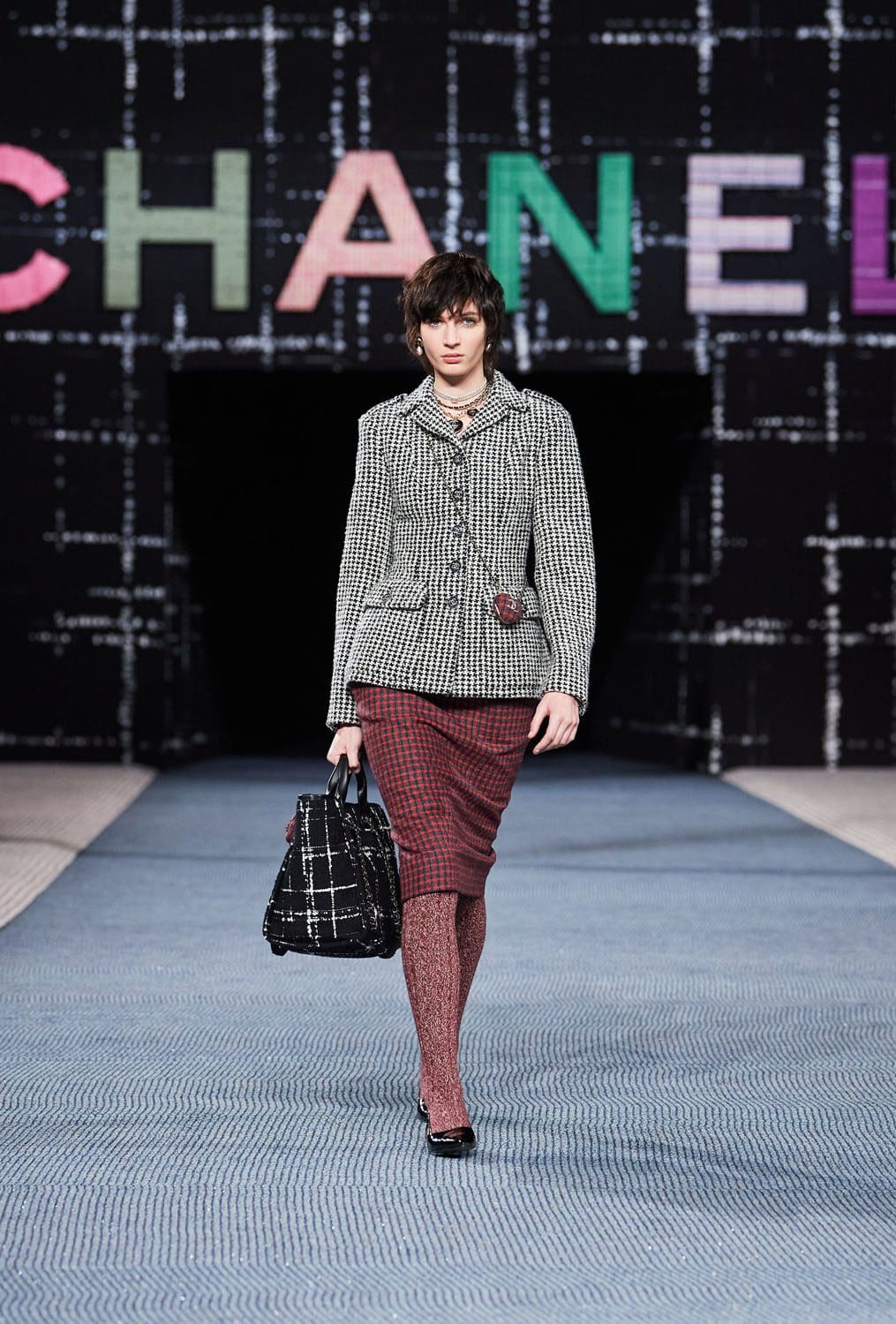 Chanel Autunno Inverno 2022-2023 Parigi Runway Magazine