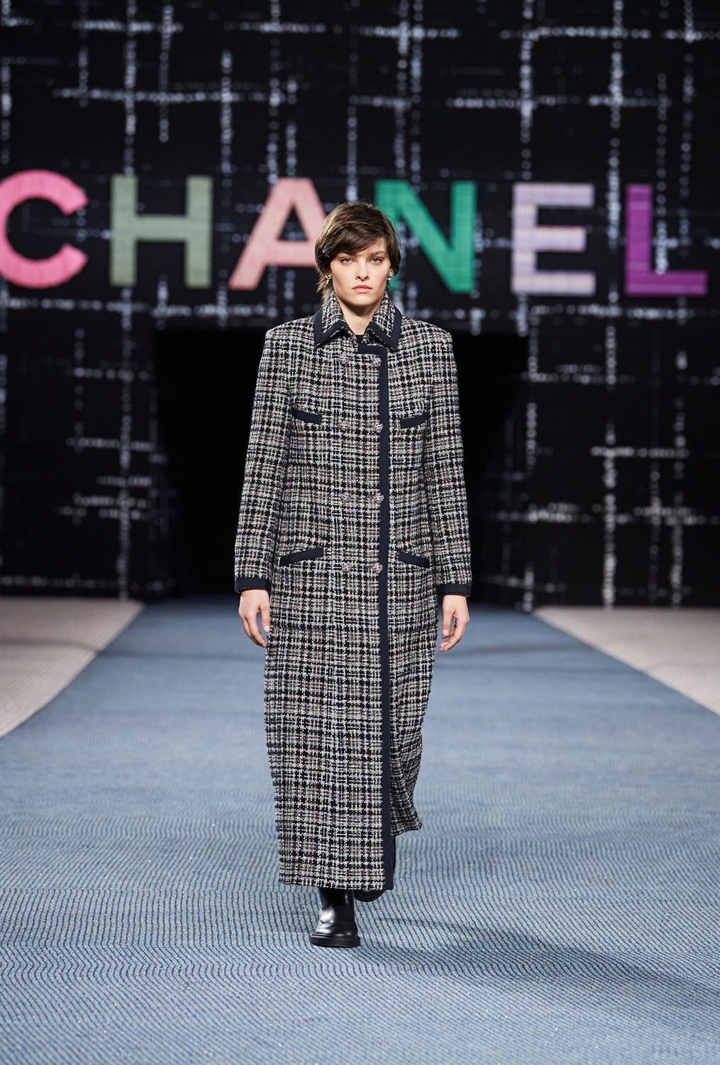 Chanel Autunno Inverno 2022-2023 Parigi Runway Magazine