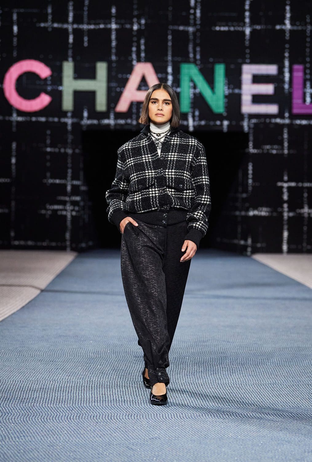Chanel Autunno Inverno 2022-2023 Parigi Runway Magazine
