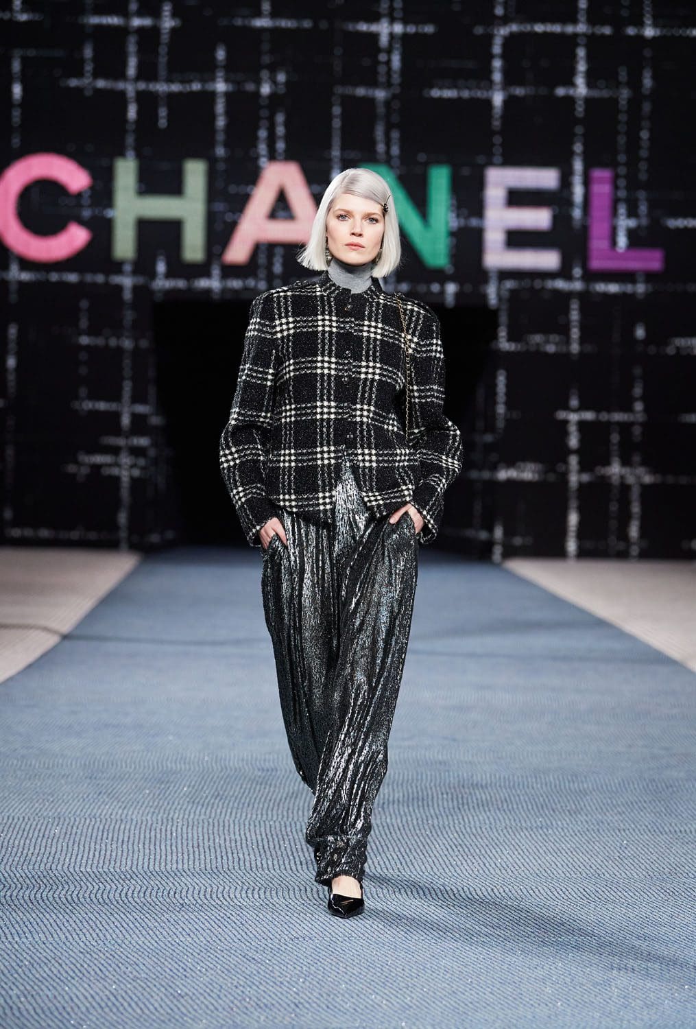 Chanel Autunno Inverno 2022-2023 Parigi Runway Magazine