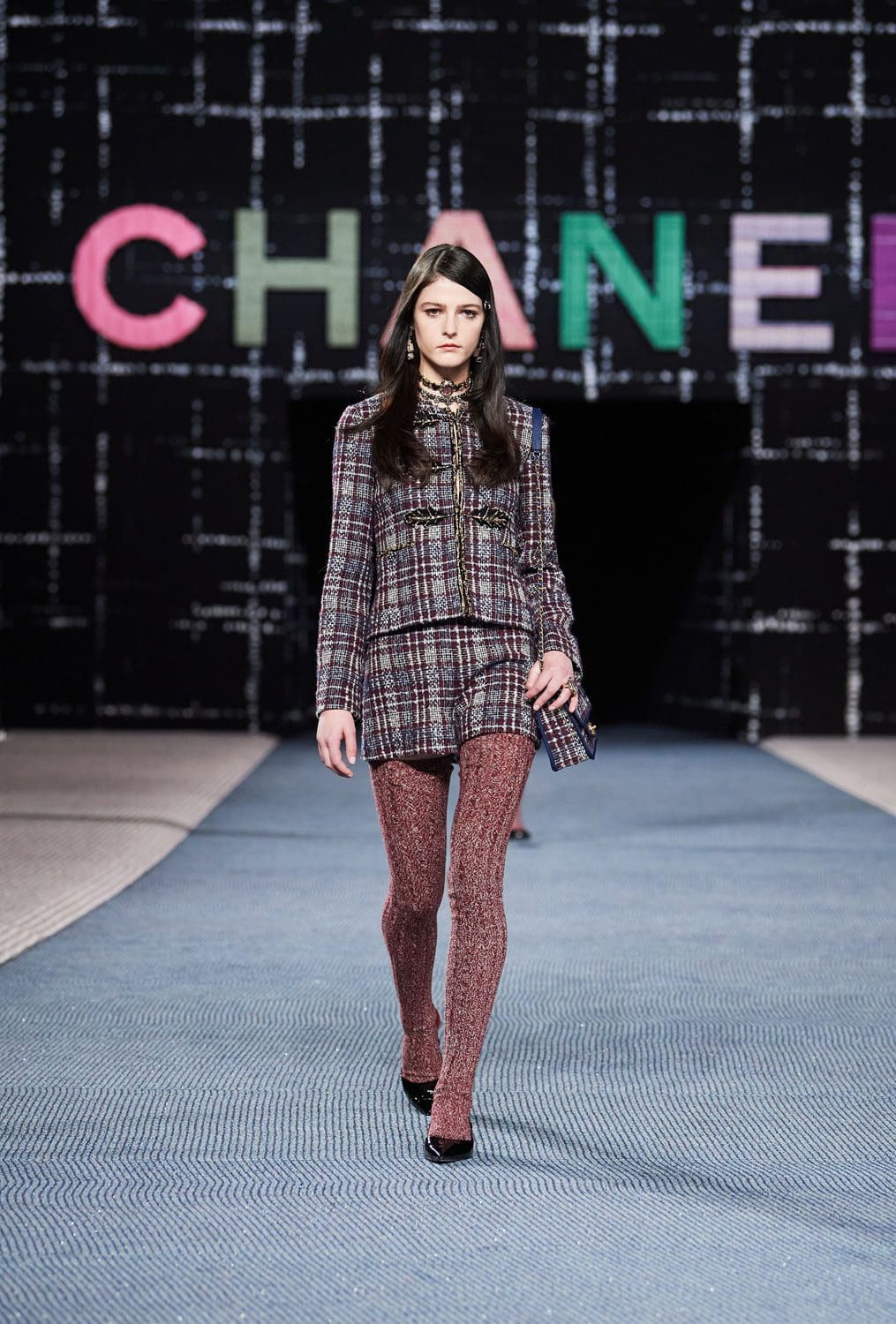 Chanel Autunno Inverno 2022-2023 Parigi Runway Magazine