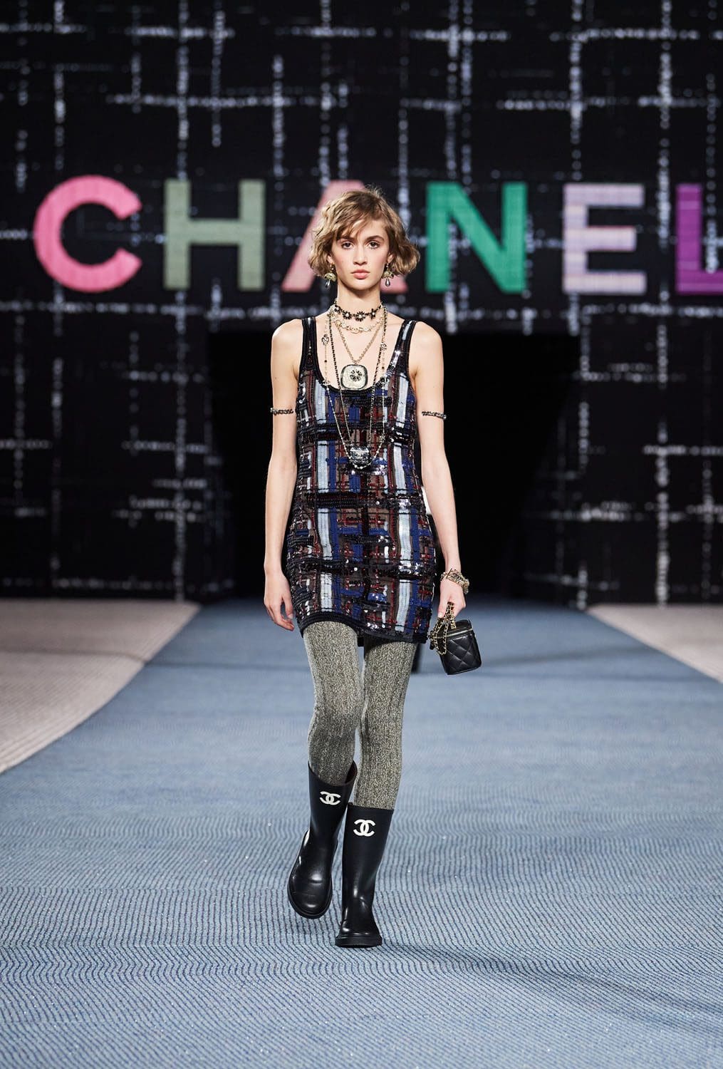 Chanel Autunno Inverno 2022-2023 Parigi Runway Magazine