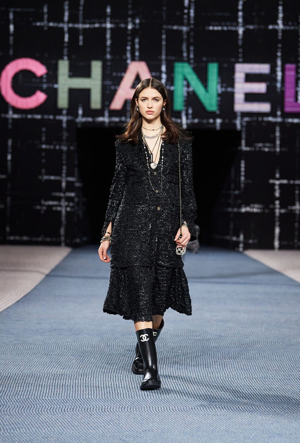 Chanel Autunno Inverno 2022-2023 Parigi Runway Magazine