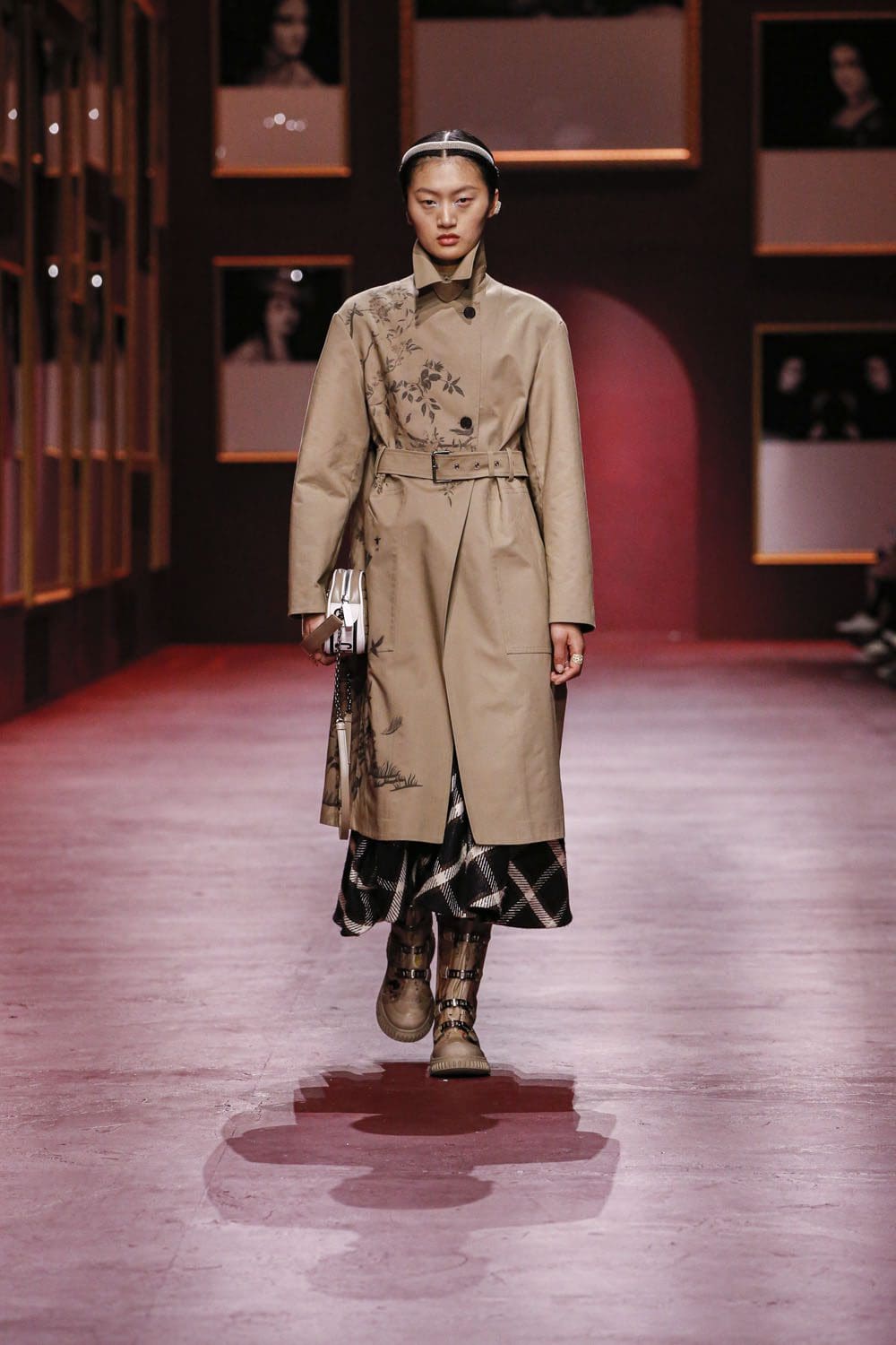 Dior Damen Herbst Winter 2022-2023 Paris Runway Magazin