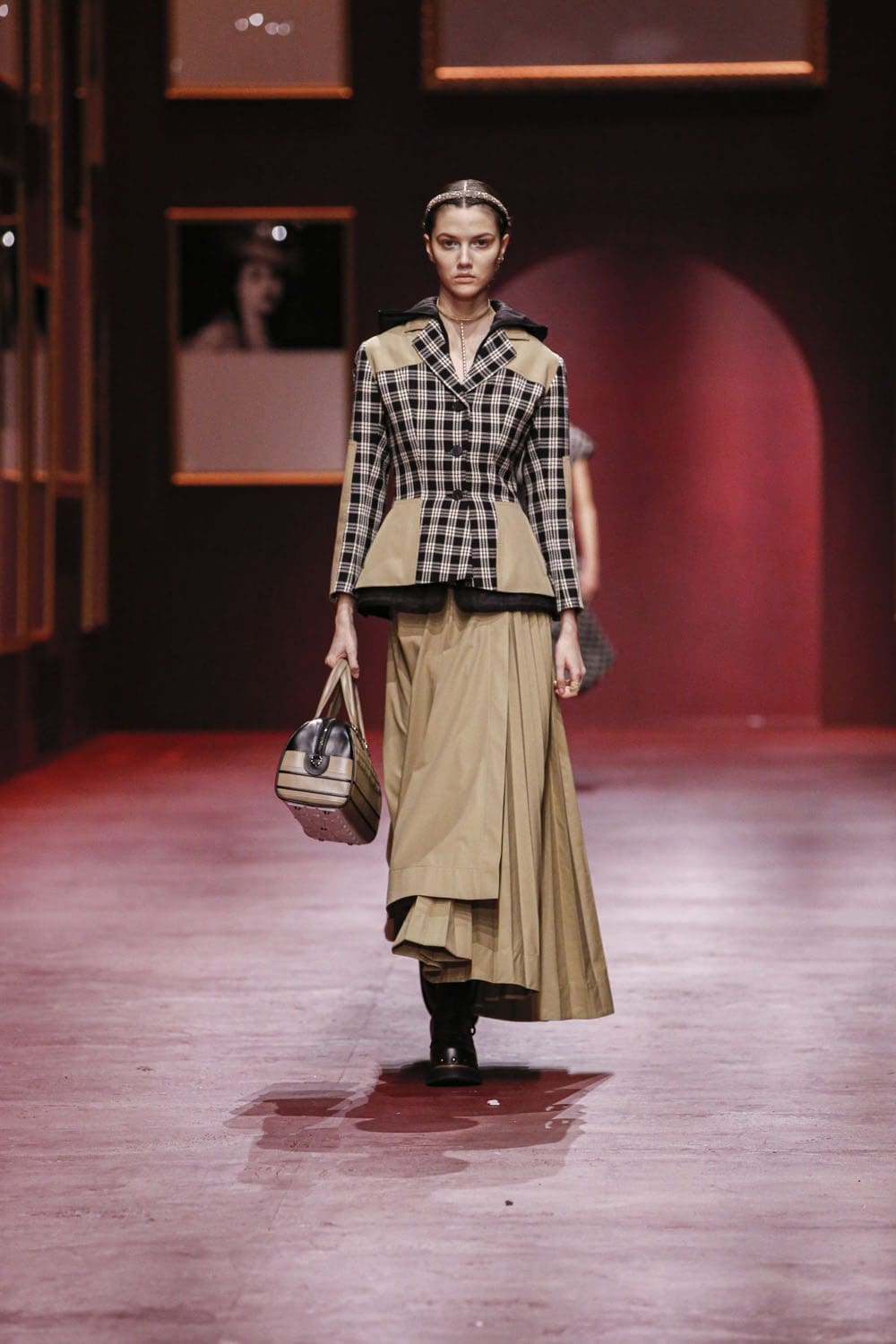 Dior Damen Herbst Winter 2022-2023 Paris Runway Magazin