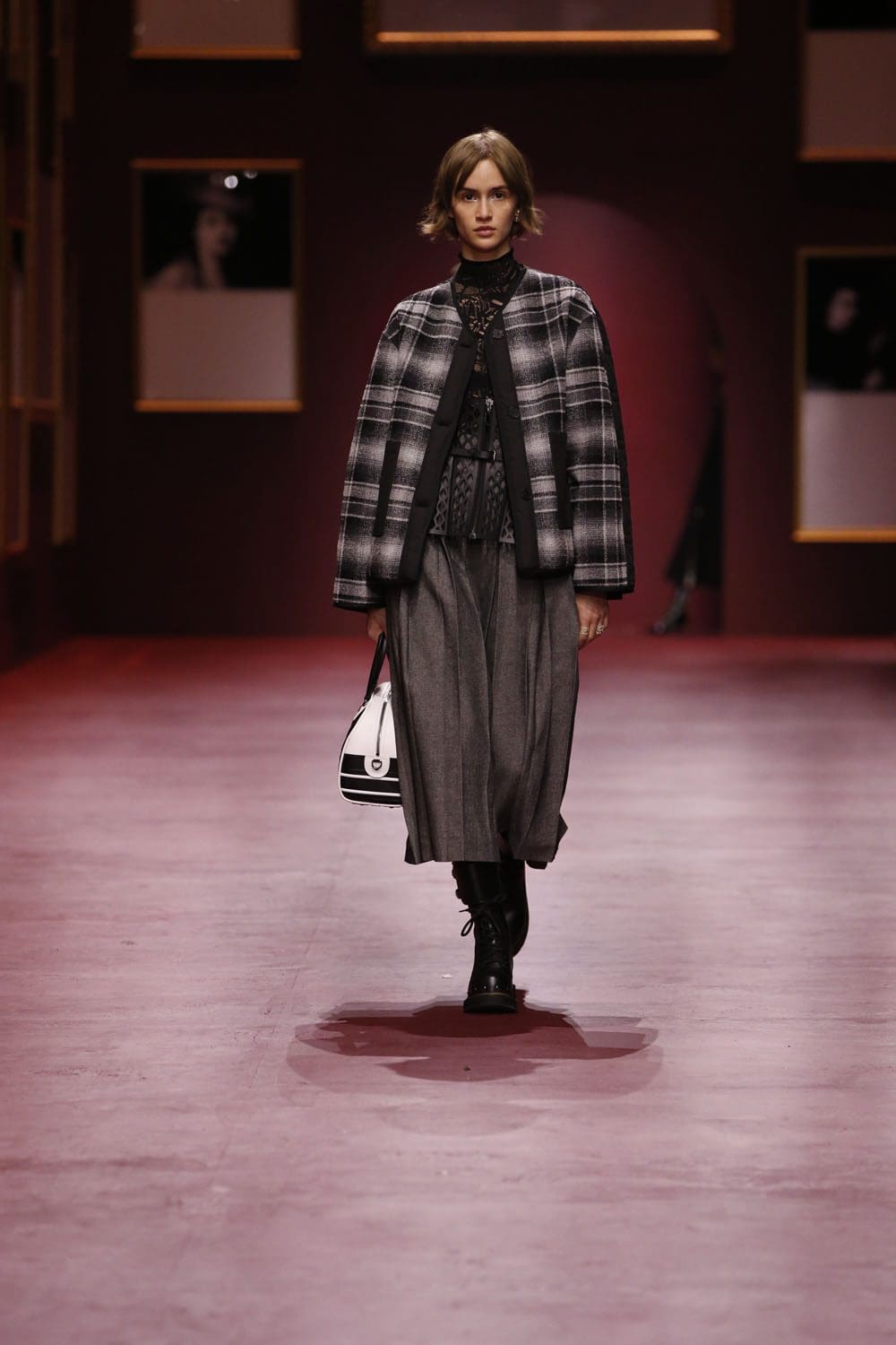 Dior Damen Herbst Winter 2022-2023 Paris Runway Magazin