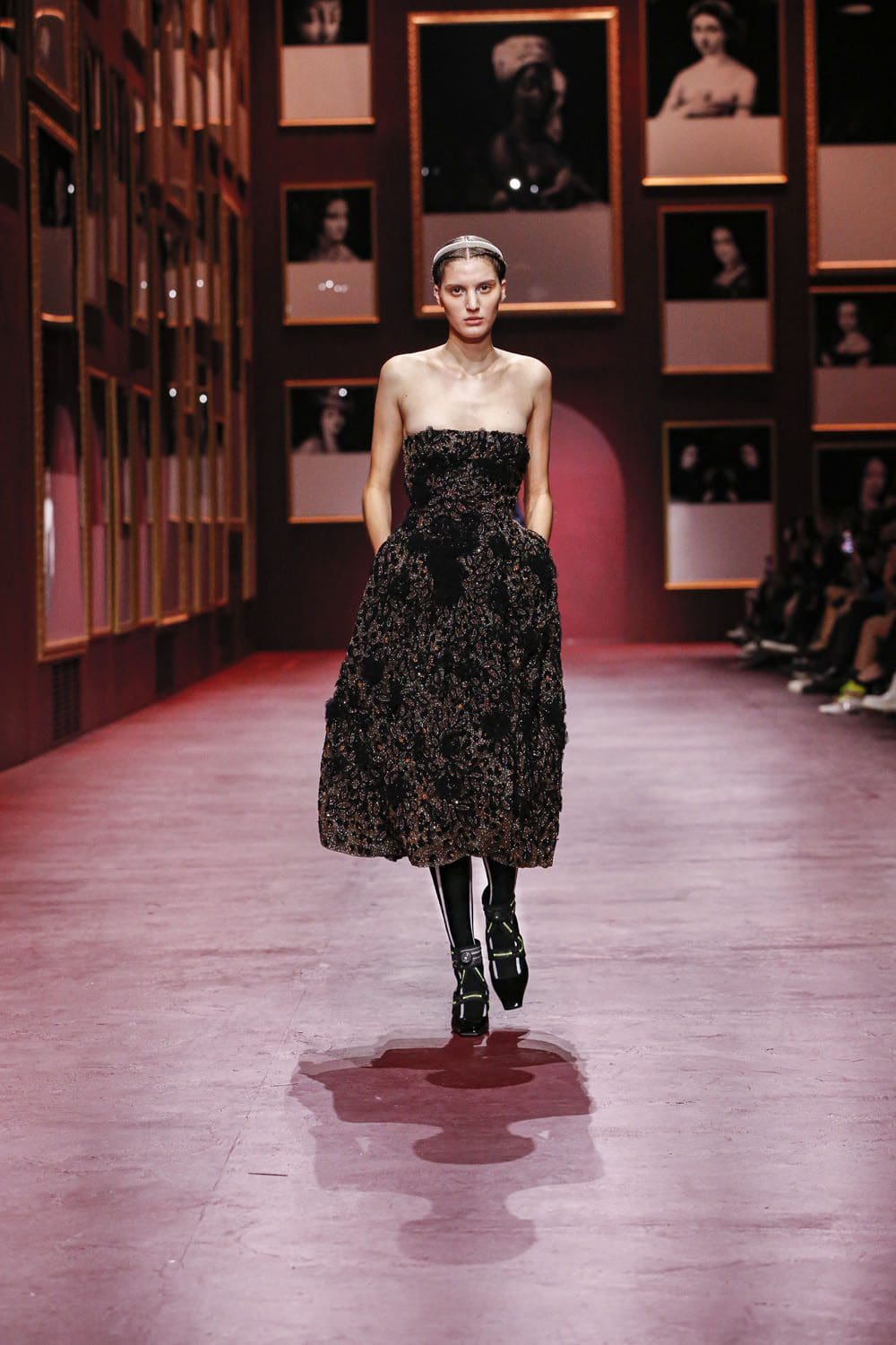 Dior Damen Herbst Winter 2022-2023 Paris Runway Magazin