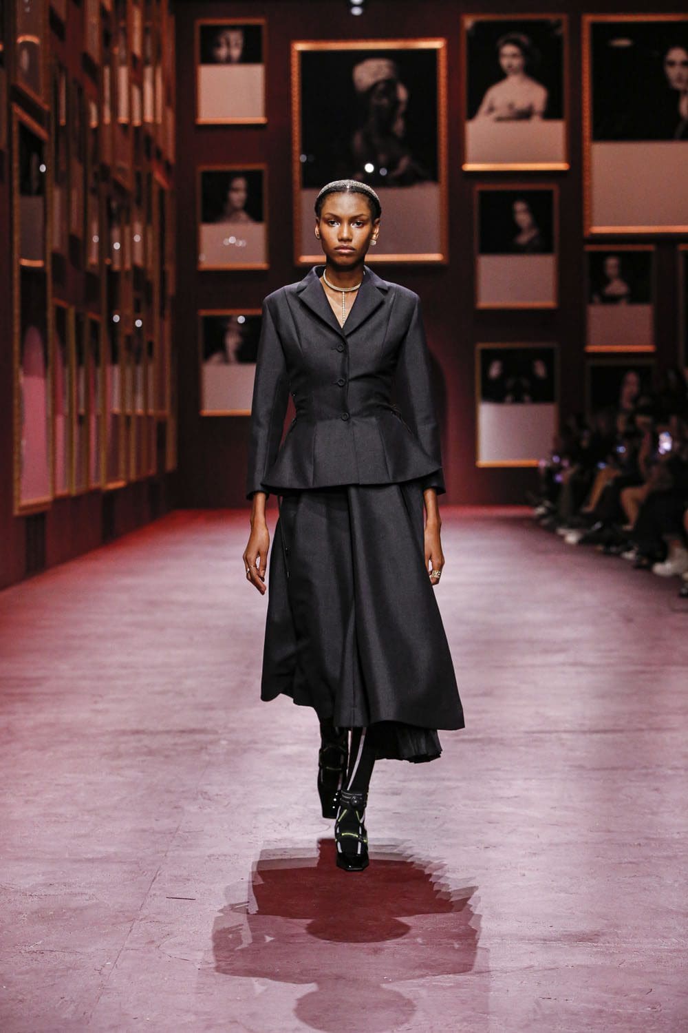 Dior Damen Herbst Winter 2022-2023 Paris Runway Magazin