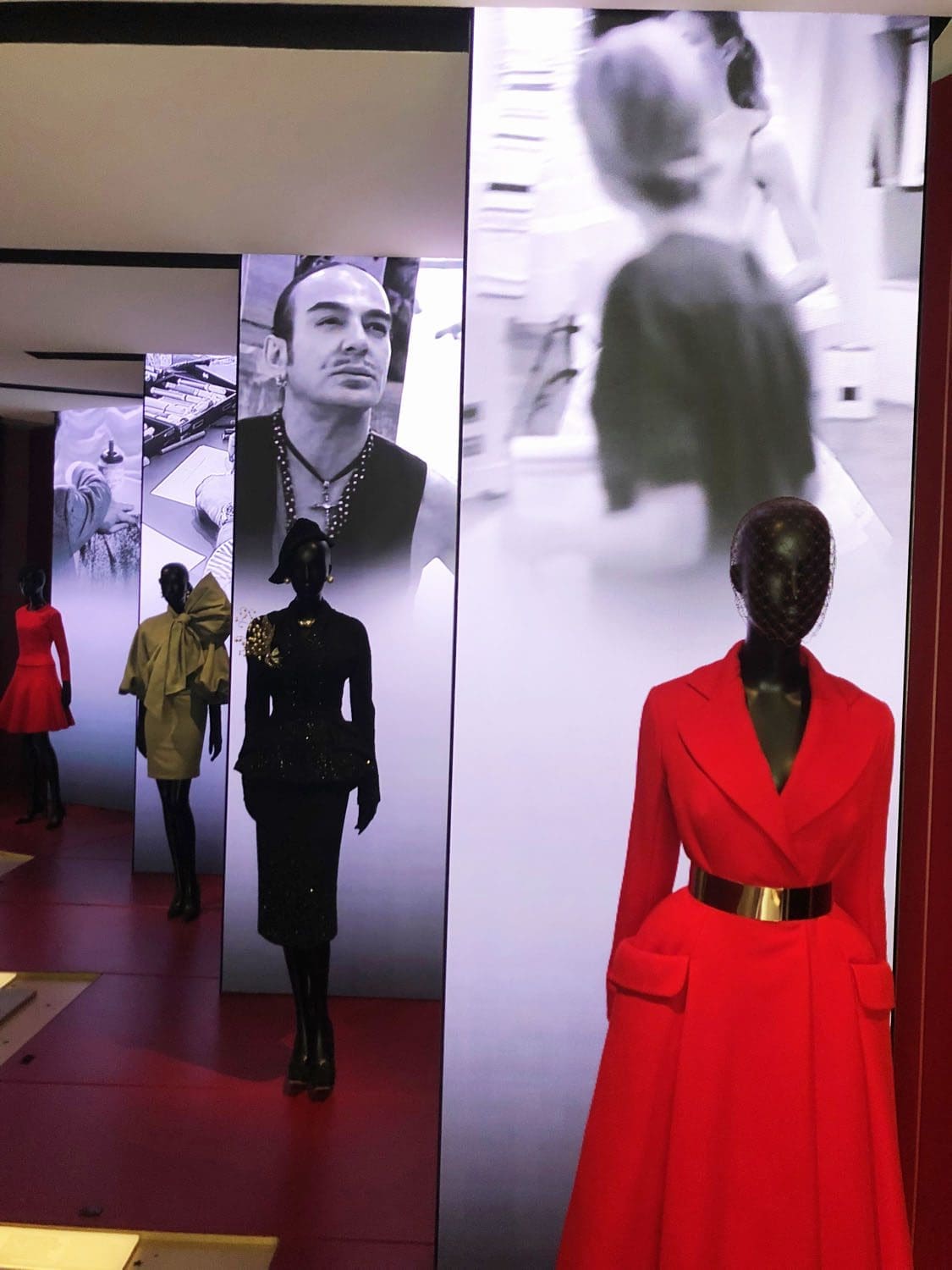 Внутри DIOR GALERIE 30 Montaigne by RUNWAY ЖУРНАЛ