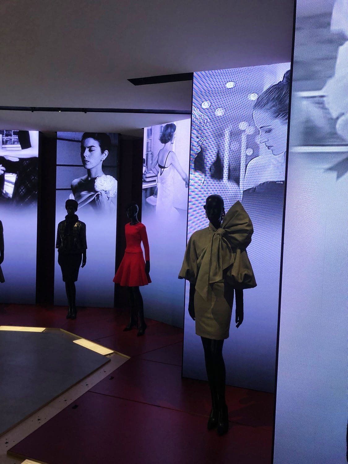 Внутри DIOR GALERIE 30 Montaigne by RUNWAY ЖУРНАЛ