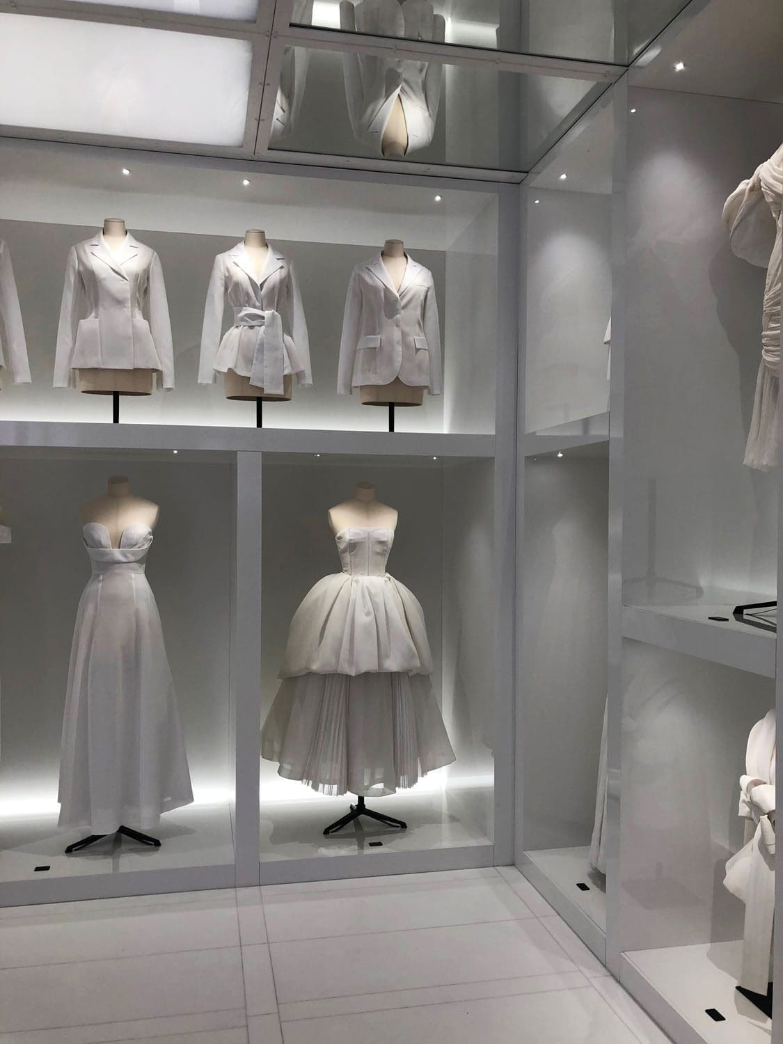 Внутри DIOR GALERIE 30 Montaigne by RUNWAY ЖУРНАЛ
